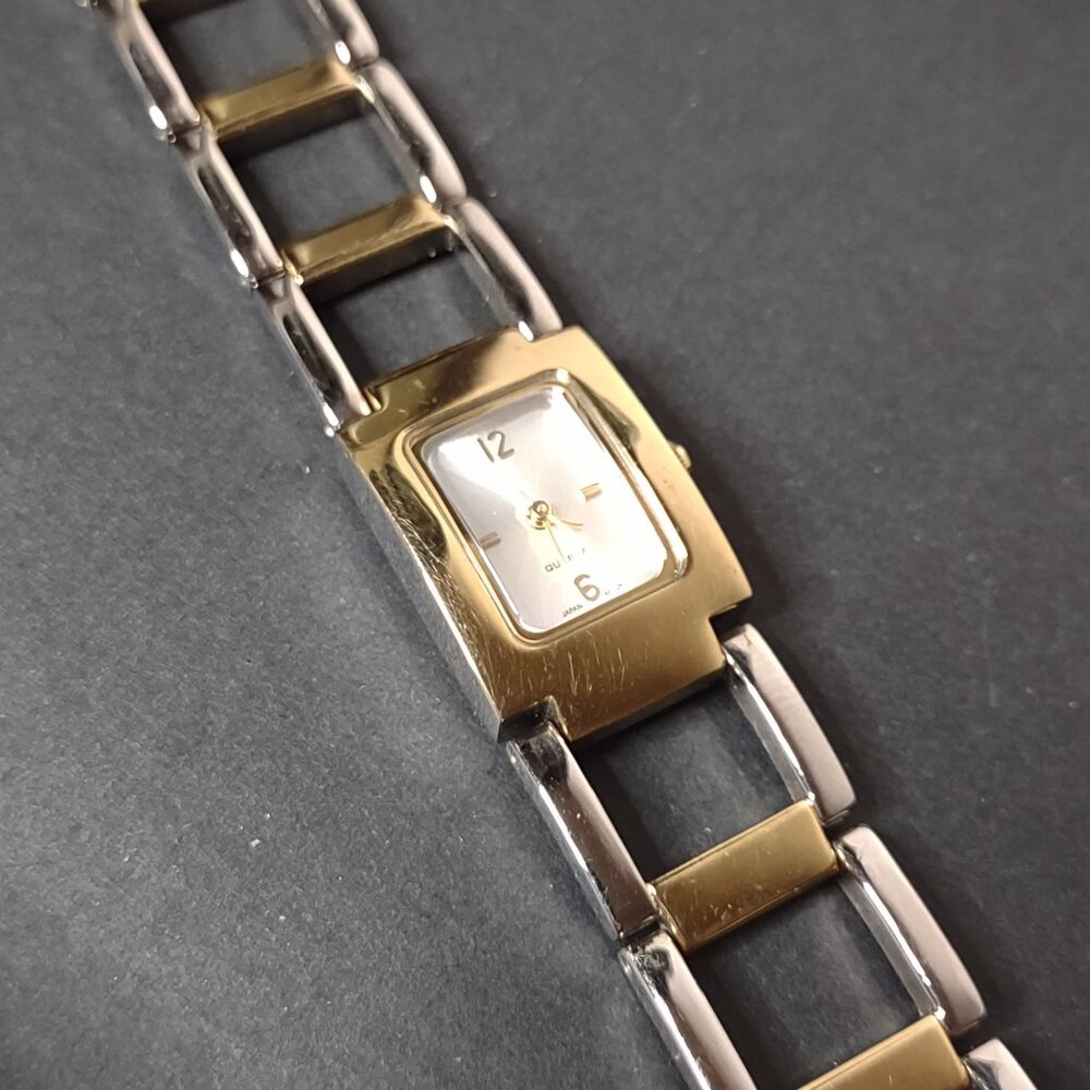 Two Tone Metal Watch With One Removable Link